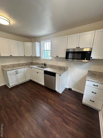 15346 Camden, Eastpointe, MI 48021