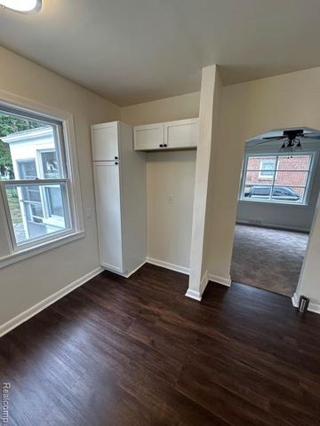 15346 Camden, Eastpointe, MI 48021