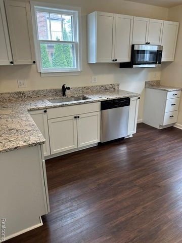 15346 Camden, Eastpointe, MI 48021