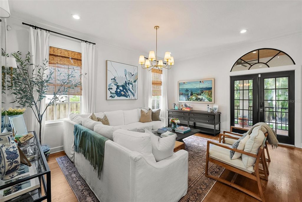 Image 12 of property listing at 3004 W SAN JOSE STREET, Tampa, FL 33629