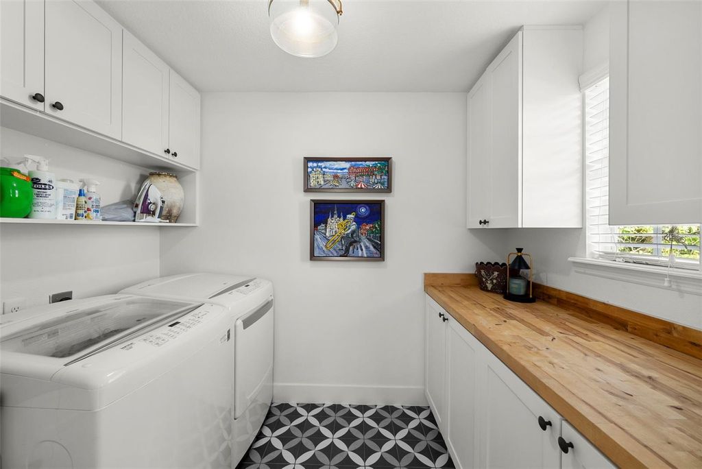 Image 18 of property listing at 3004 W SAN JOSE STREET, Tampa, FL 33629