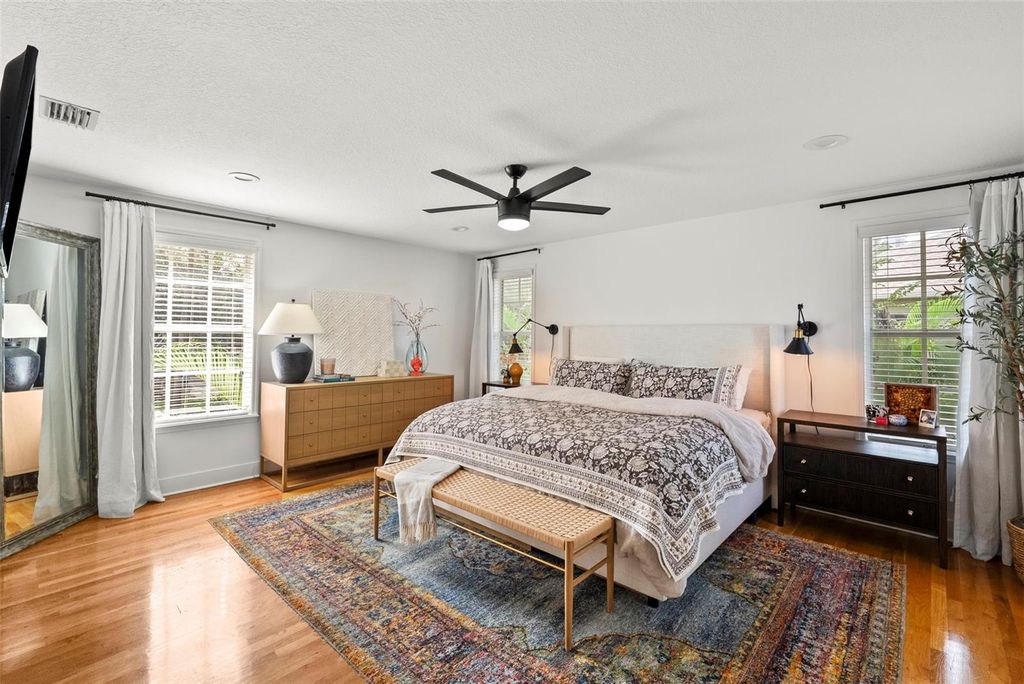 Image 20 of property listing at 3004 W SAN JOSE STREET, Tampa, FL 33629