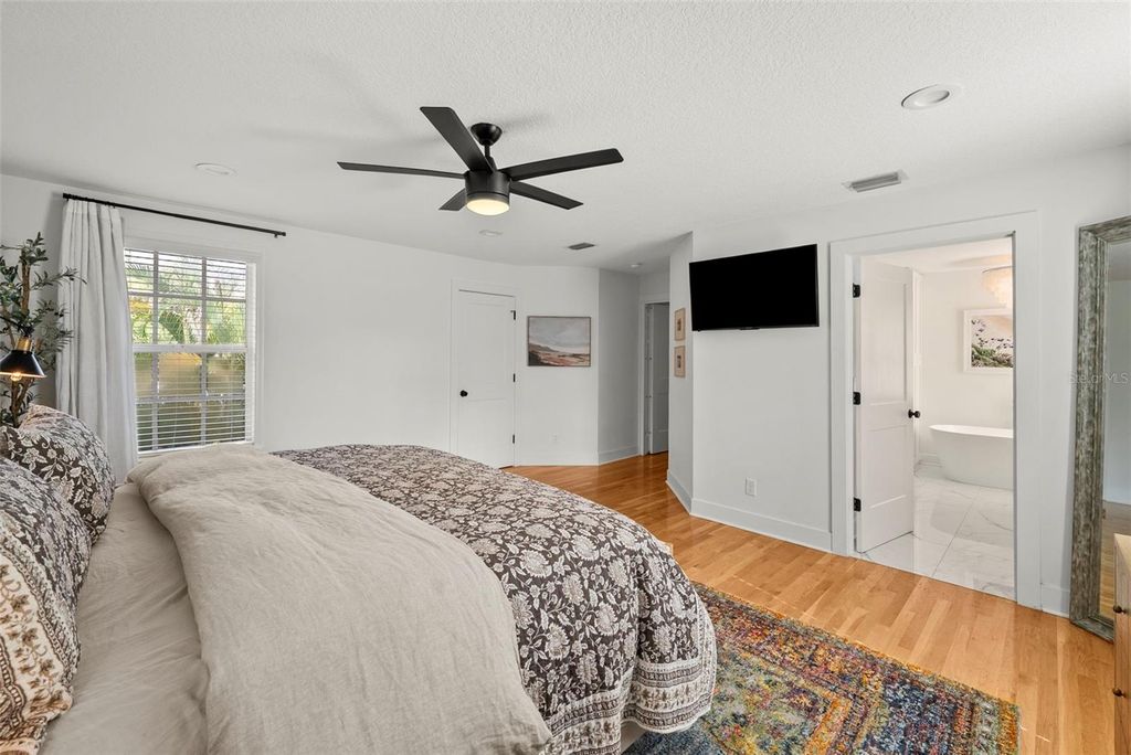 Image 21 of property listing at 3004 W SAN JOSE STREET, Tampa, FL 33629