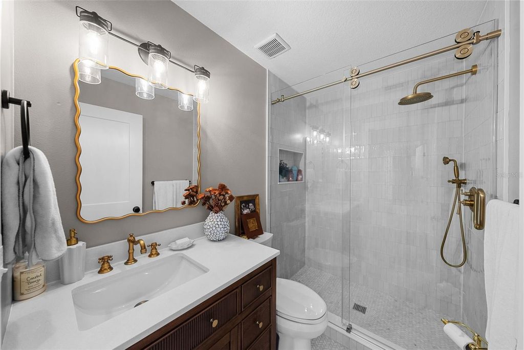 Image 26 of property listing at 3004 W SAN JOSE STREET, Tampa, FL 33629