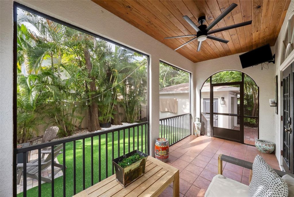 Image 31 of property listing at 3004 W SAN JOSE STREET, Tampa, FL 33629