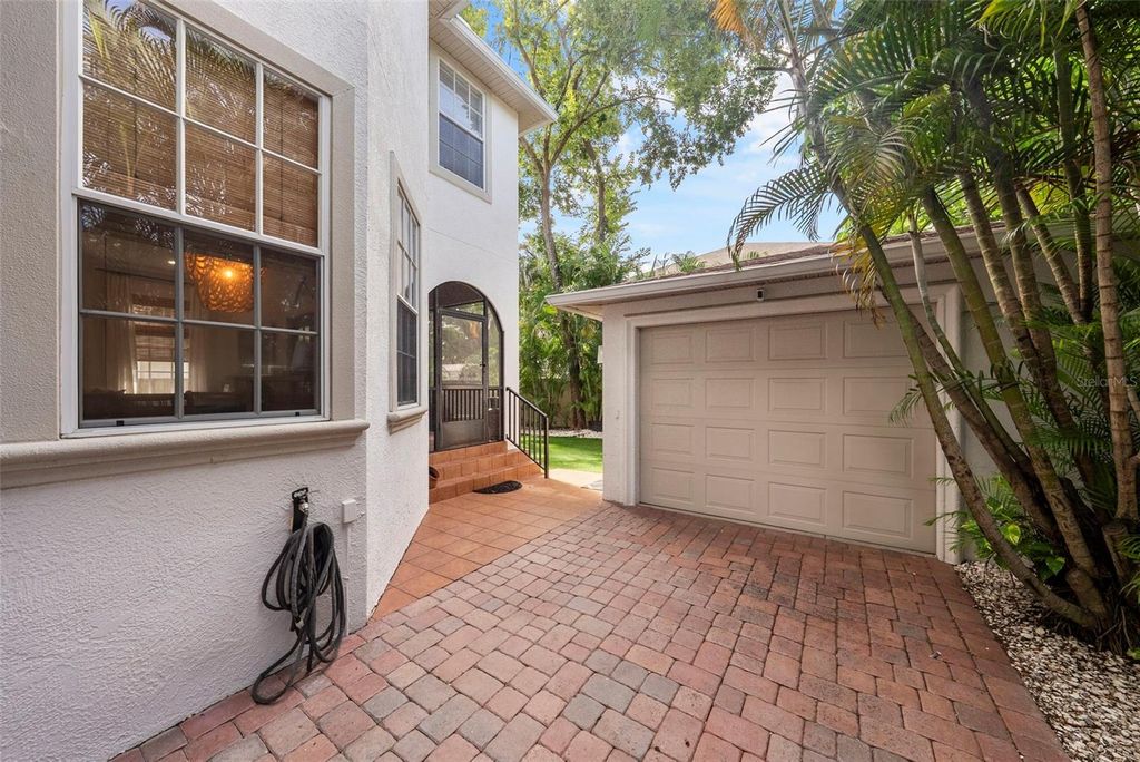 Image 35 of property listing at 3004 W SAN JOSE STREET, Tampa, FL 33629
