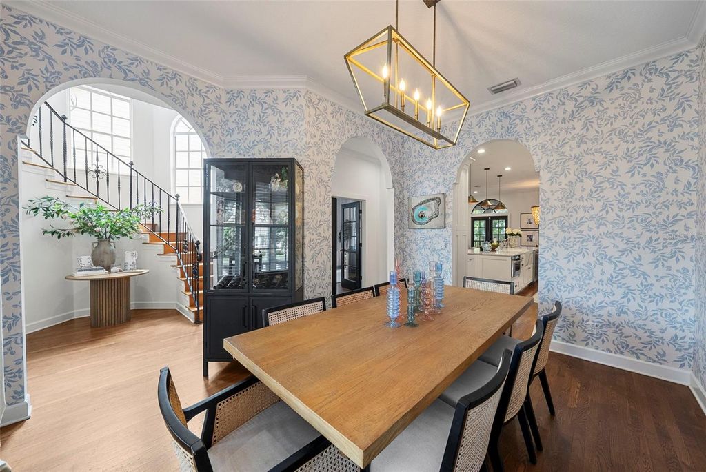 Image 6 of property listing at 3004 W SAN JOSE STREET, Tampa, FL 33629