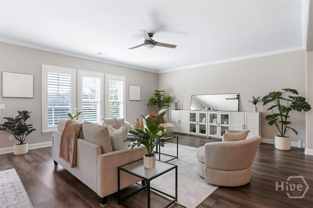 Image 8 of property listing at 72 Hanover Place, Richmond Hill, GA 31324