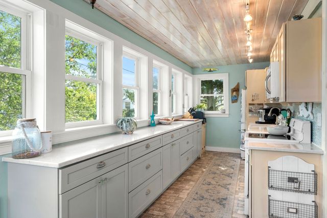 11 69th Street, Newburyport, MA 01950