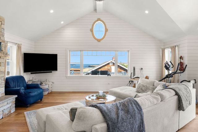 11 69th Street, Newburyport, MA 01950