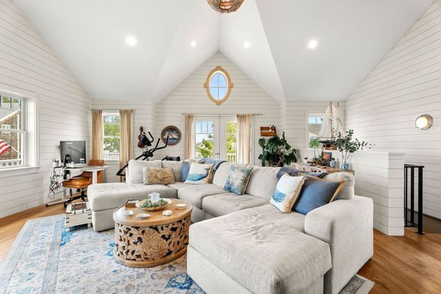 11 69th Street, Newburyport, MA 01950