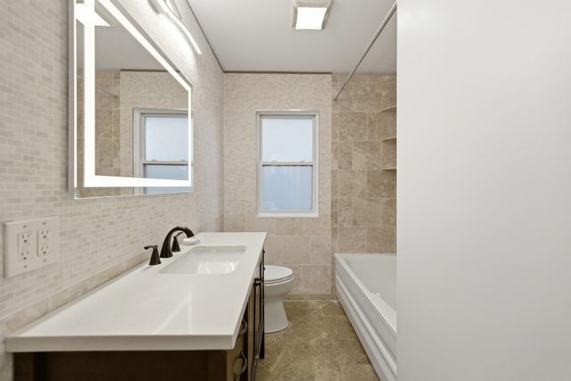 4656 N NARRAGANSETT Avenue, Harwood Heights, IL 60706