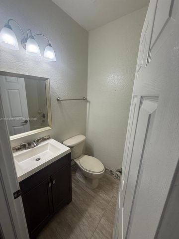 10776 NW 83rd Ter 1-19, Doral, FL 33178