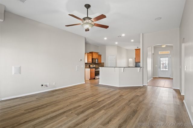 9015 N 156th Avenue E, Owasso, OK 74055