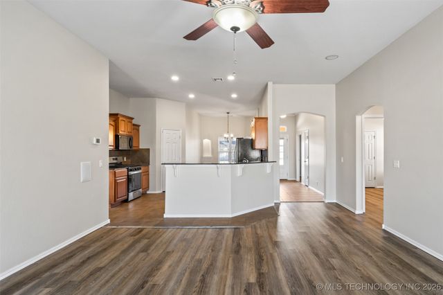 9015 N 156th Avenue E, Owasso, OK 74055