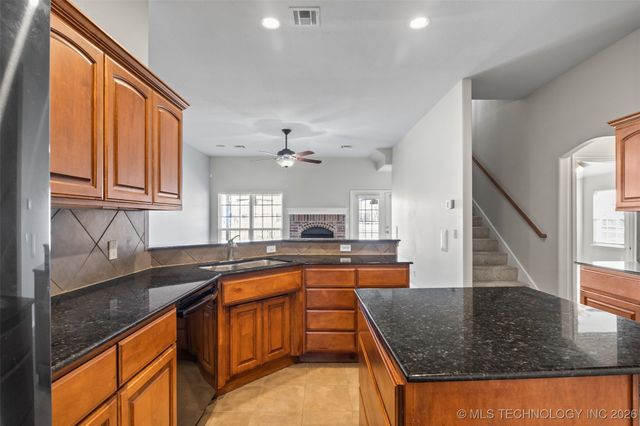 9015 N 156th Avenue E, Owasso, OK 74055