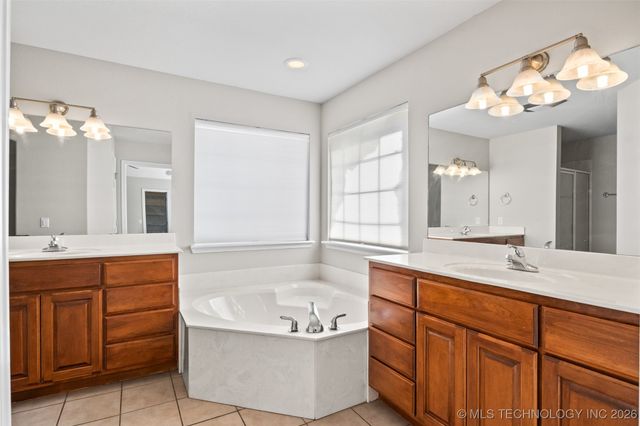 9015 N 156th Avenue E, Owasso, OK 74055