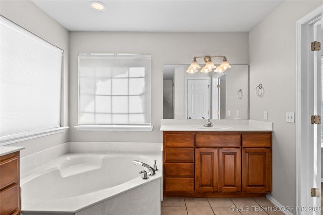 9015 N 156th Avenue E, Owasso, OK 74055