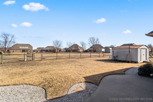9015 N 156th Avenue E, Owasso, OK 74055