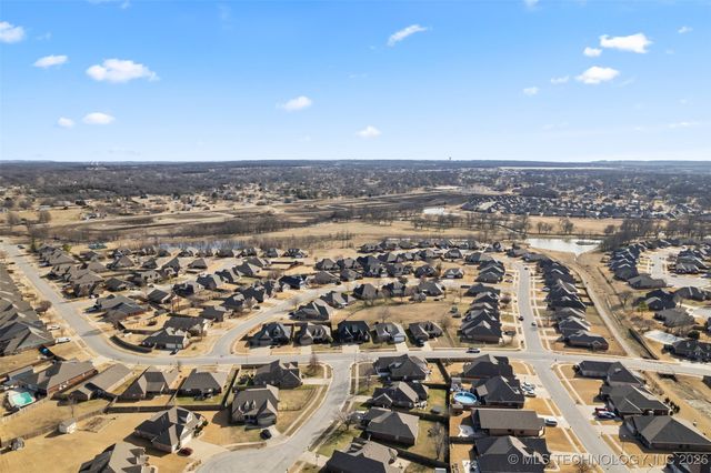 9015 N 156th Avenue E, Owasso, OK 74055