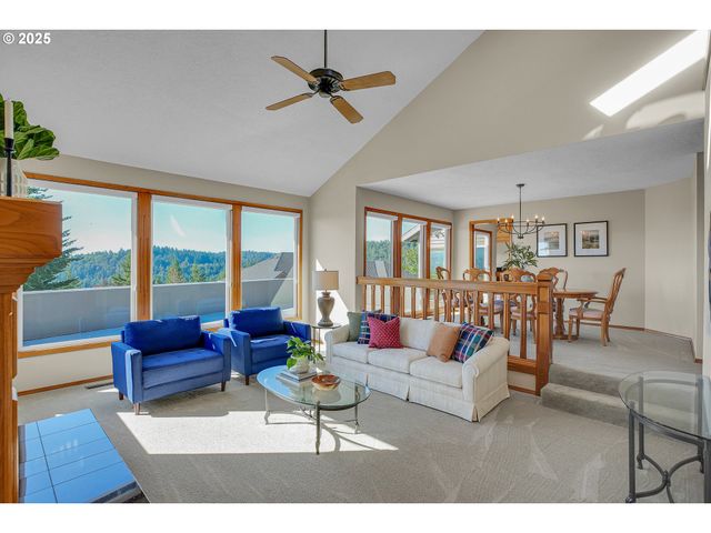 1415 Sw MILLER Ct, Gresham, OR 97080