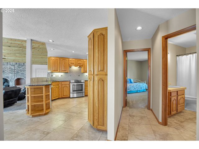 1415 Sw MILLER Ct, Gresham, OR 97080