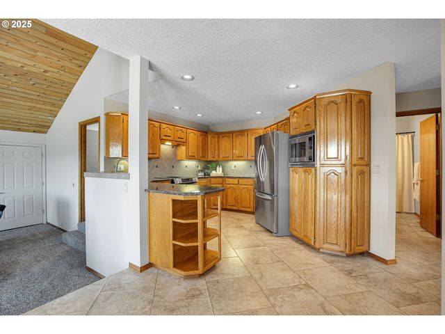 1415 Sw MILLER Ct, Gresham, OR 97080