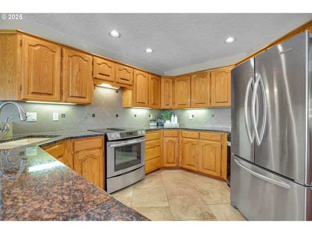 1415 Sw MILLER Ct, Gresham, OR 97080
