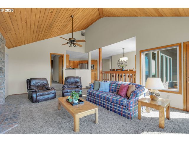 1415 Sw MILLER Ct, Gresham, OR 97080