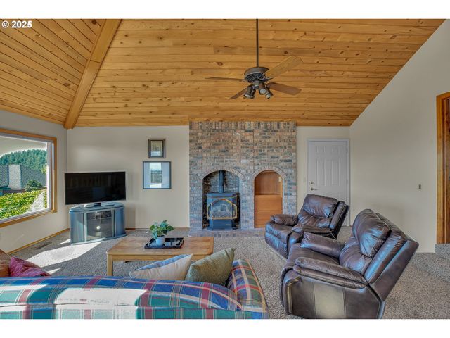 1415 Sw MILLER Ct, Gresham, OR 97080