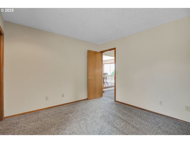 1415 Sw MILLER Ct, Gresham, OR 97080