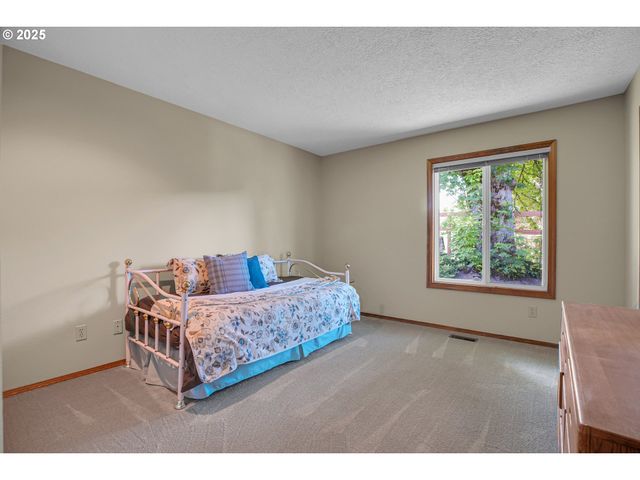 1415 Sw MILLER Ct, Gresham, OR 97080