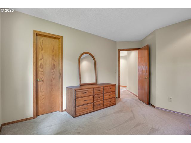 1415 Sw MILLER Ct, Gresham, OR 97080