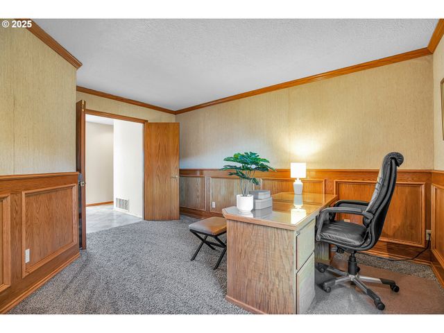 1415 Sw MILLER Ct, Gresham, OR 97080