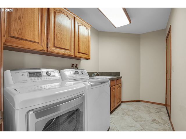 1415 Sw MILLER Ct, Gresham, OR 97080