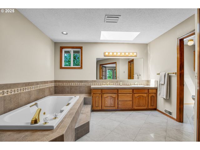 1415 Sw MILLER Ct, Gresham, OR 97080