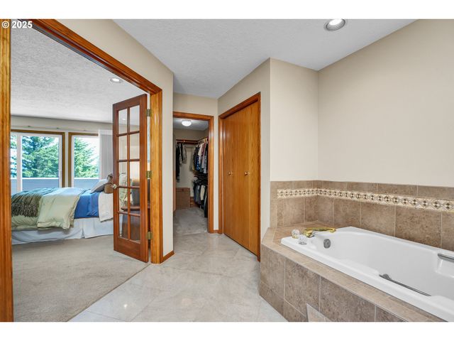1415 Sw MILLER Ct, Gresham, OR 97080