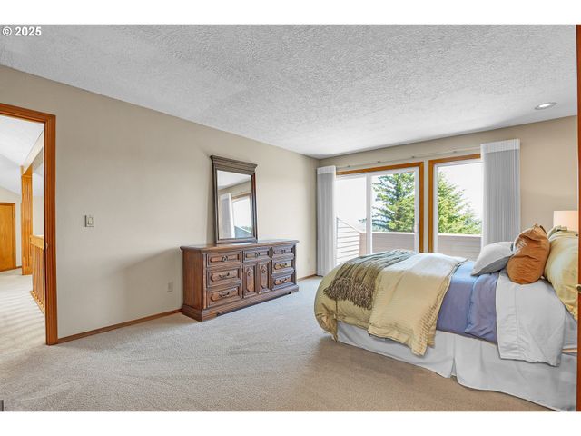 1415 Sw MILLER Ct, Gresham, OR 97080
