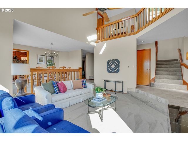1415 Sw MILLER Ct, Gresham, OR 97080