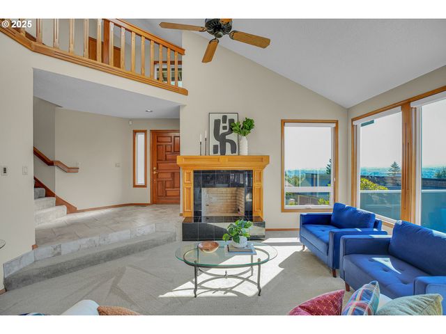 1415 Sw MILLER Ct, Gresham, OR 97080