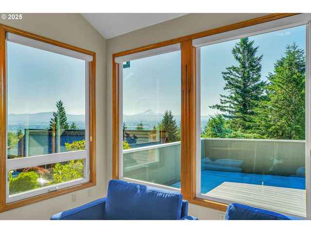1415 Sw MILLER Ct, Gresham, OR 97080
