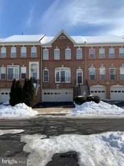 22004 AVONWORTH SQ, Broadlands, VA 20148