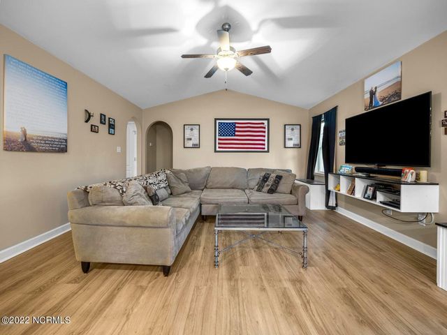 423 Blue Pennant Court, Sneads Ferry, NC 28460