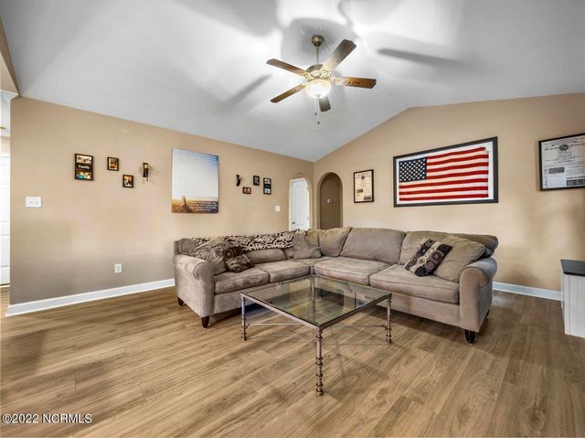 423 Blue Pennant Court, Sneads Ferry, NC 28460