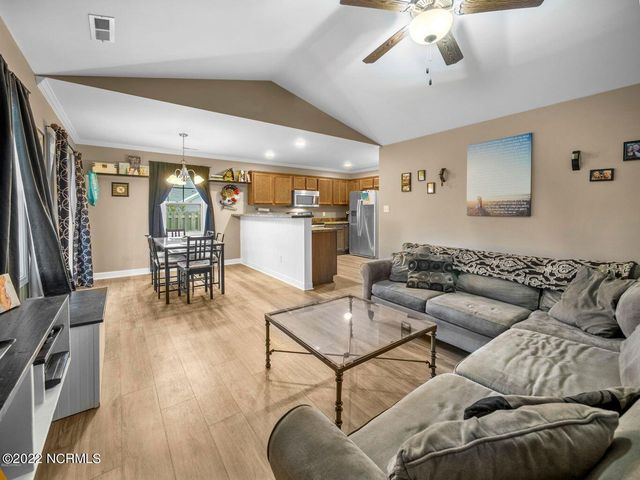 423 Blue Pennant Court, Sneads Ferry, NC 28460