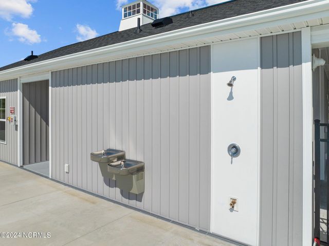 423 Blue Pennant Court, Sneads Ferry, NC 28460