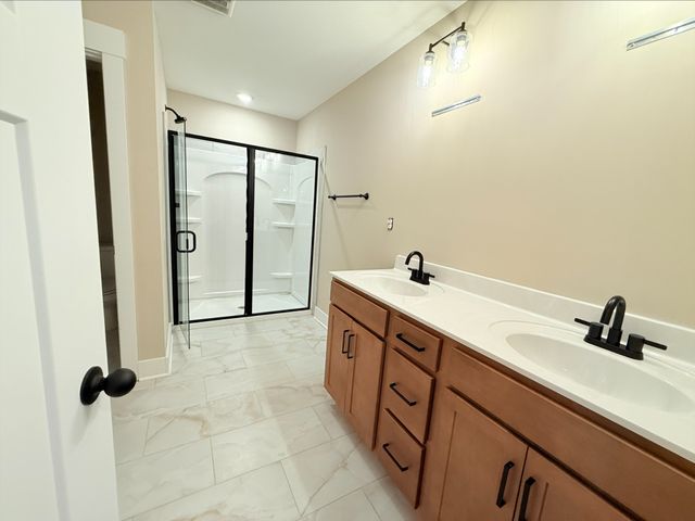 795 Vera Dr, Clarksville, TN 37040