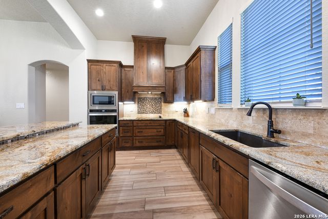 105 Bobby Lynn, Adkins, TX 78101