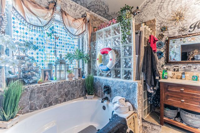 7043 Echo Lake Court, Arlington, TX 76001