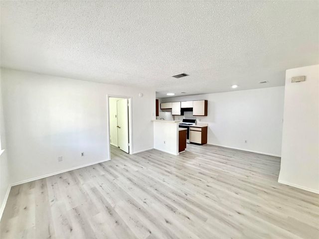 403 Country Aire DR, Round Rock, TX 78664